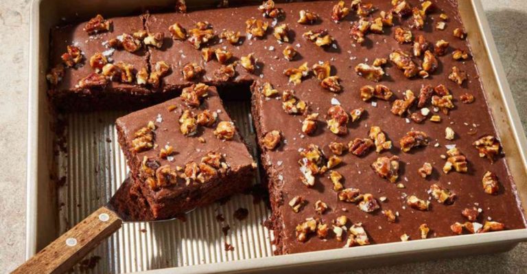 17 Tasty Sheet Cake Recipes That Make Baking For A Crowd a Breeze