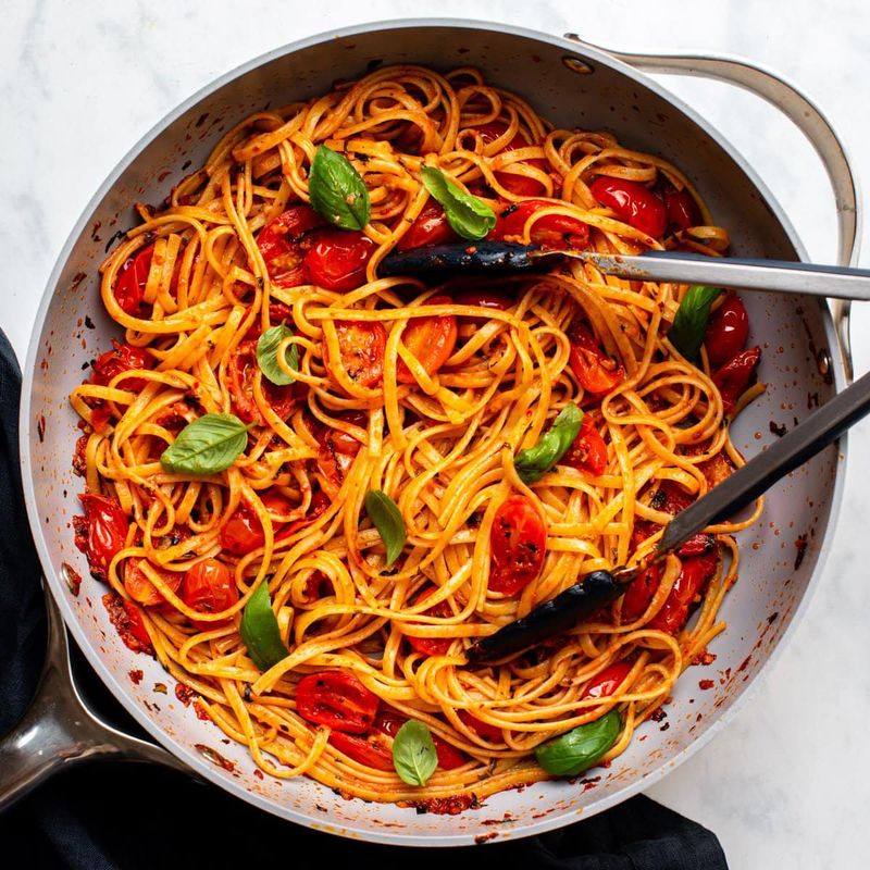 Classic Tomato Basil Linguine