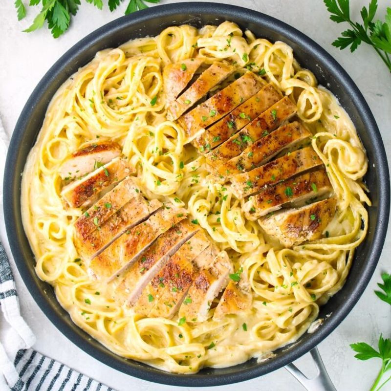 One-Pot Chicken Alfredo Pasta