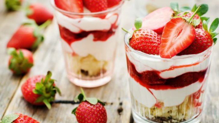 20 Fresh And Festive Fruit Desserts For Your Grad Party Spread