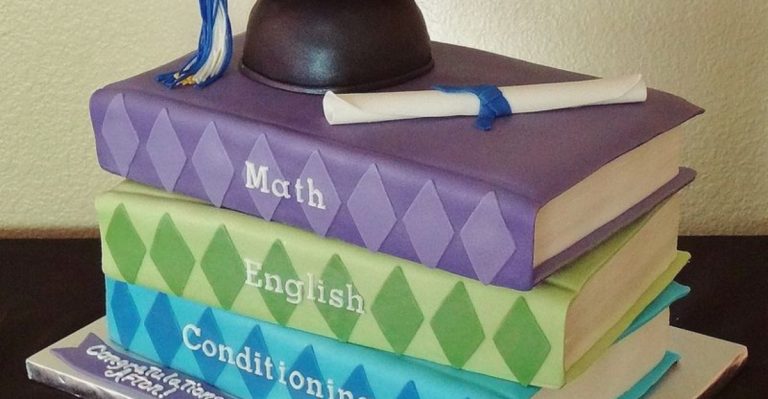 20 Of Our Favorite Graduation Cake Ideas