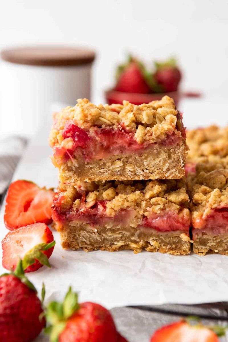 Strawberry Rhubarb Crumble Bars