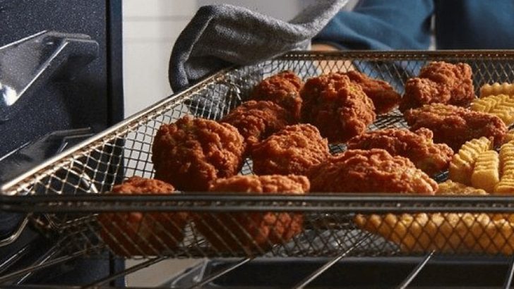 5 Best Ways To Reheat Fried Chicken Without Losing Crunch