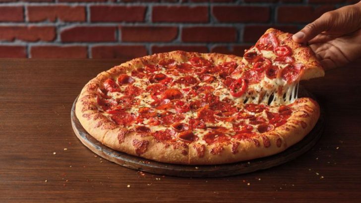 9 Fast-Food Chains Serving Fake Cheese — And 6 That Serve The Good Stuff