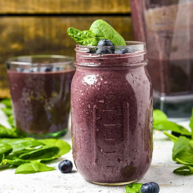 Make Smoothies With Frozen Fruit And Spinach