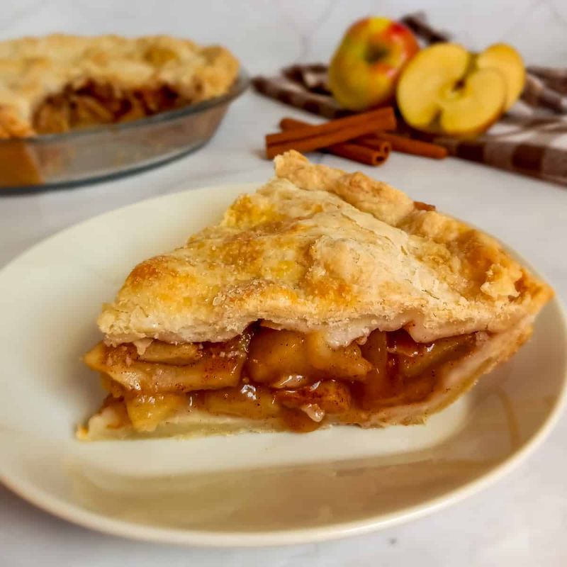 Great-Grandma's Depression-Era Apple Pie