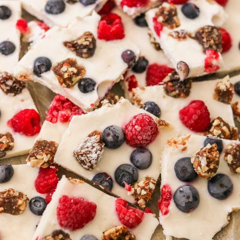 Frozen Yogurt Bark With Berries