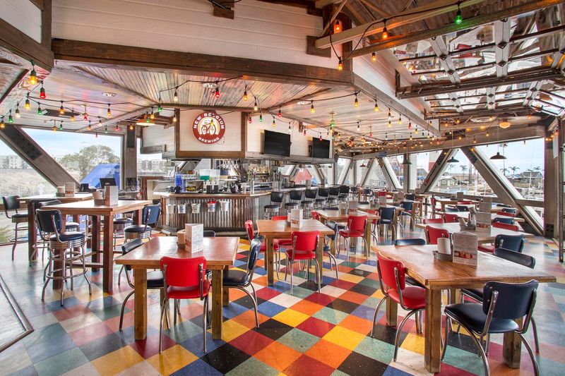 Joe's Crab Shack: Party Vibes, Mediocre Food