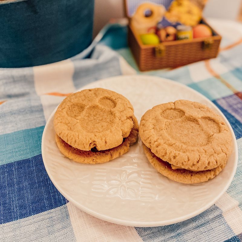 Minnie-Shaped PB&J Sandwiches