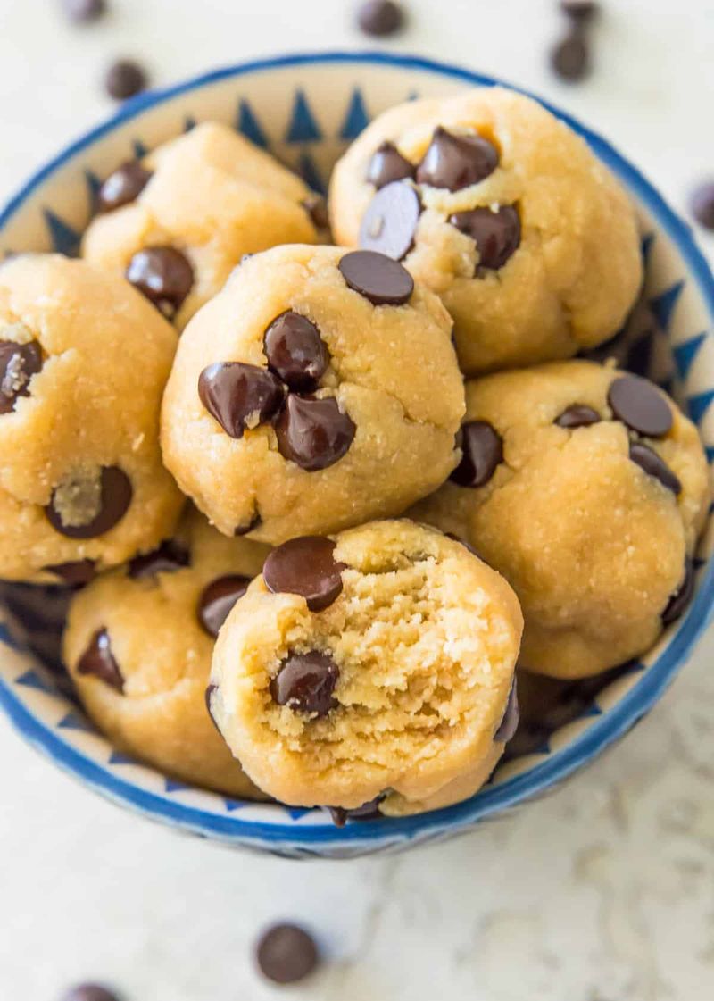 Chocolate Chip Cookie Dough Balls (No-Bake)