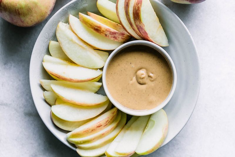 Apple Slices With Peanut Butter