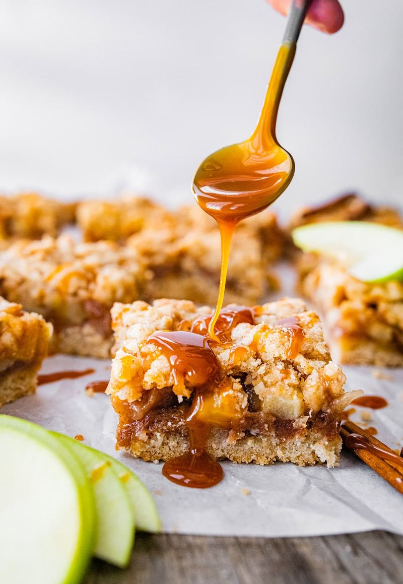Apple Cinnamon Oat Crumble Bars