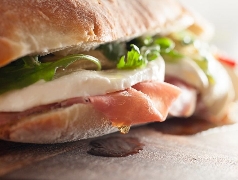Alidoro – Il Sole (Prosciutto, Hot Peppers, And Truffle Cream)