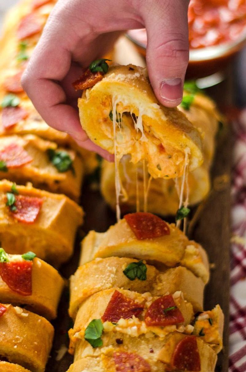 Pizza-Stuffed Garlic Knots