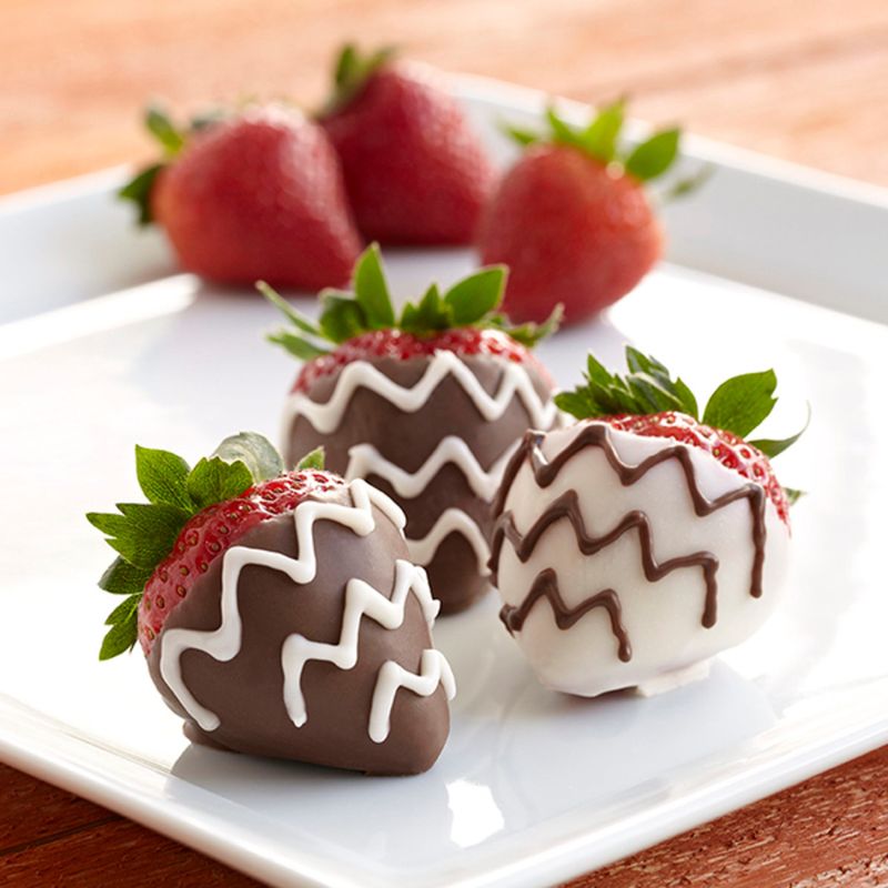 Chocolate-Dipped Strawberries In School Colors