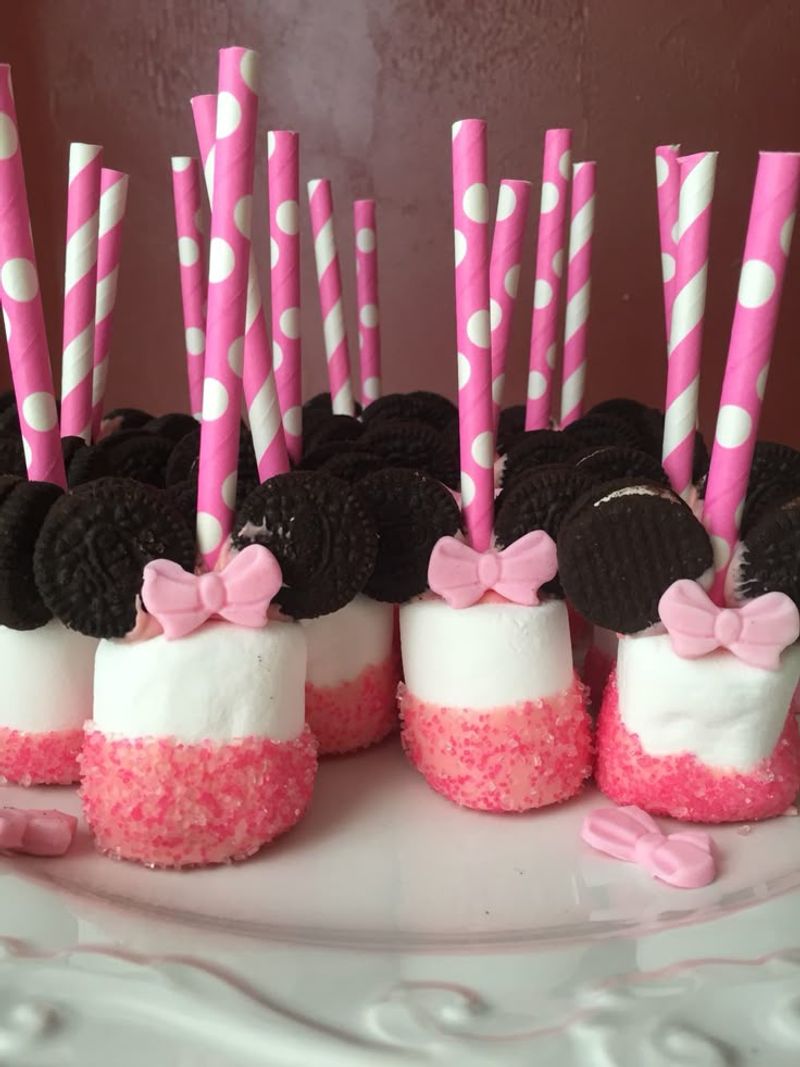 Minnie Marshmallow Pops