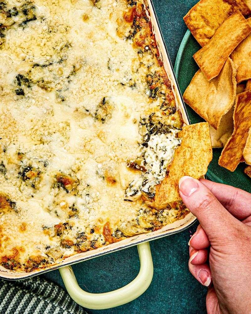 Cheesy Spinach And Artichoke Dip