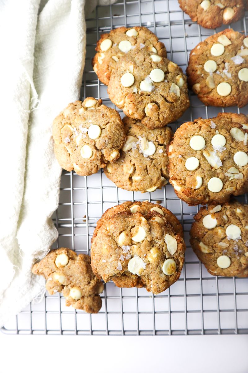 Macadamia White Chocolate Cookies