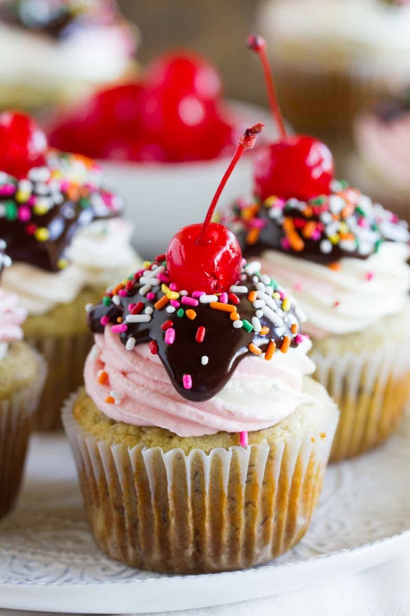 Banana Split Surprise Cakes