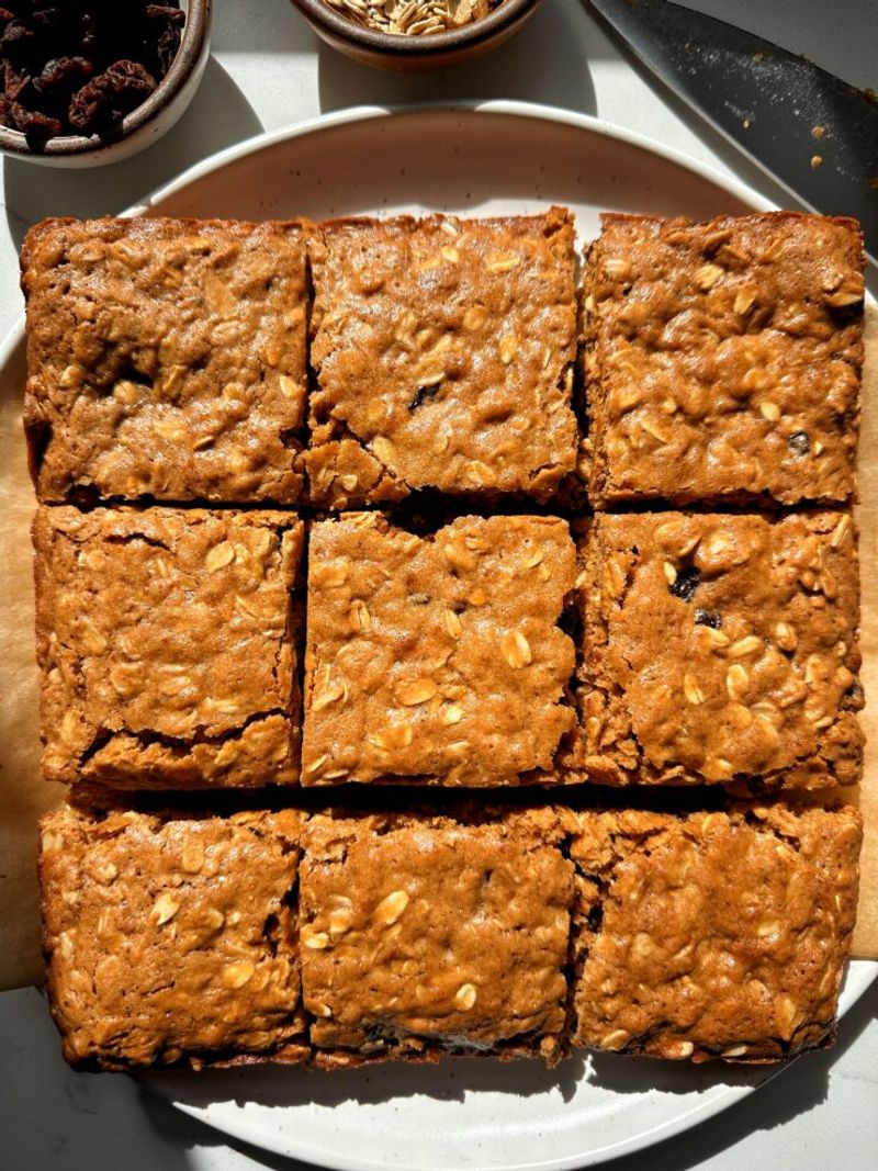 Cinnamon-Raisin Oat Bars (Gluten-Free Oats)