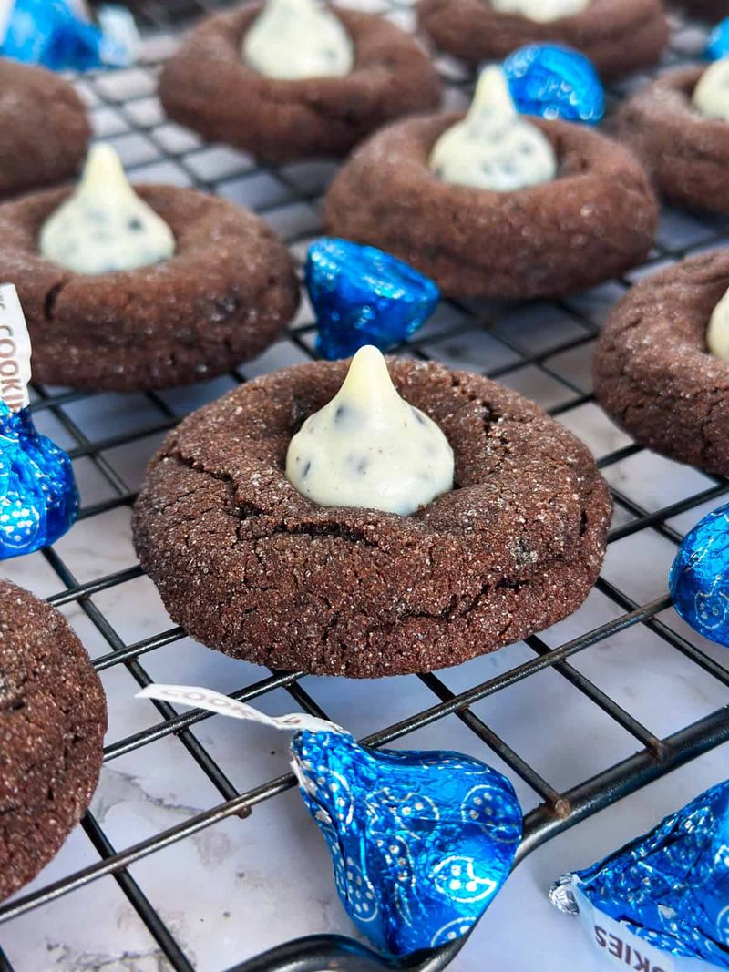 Cookies 'N' Creme: Crunchy Cookie Heaven