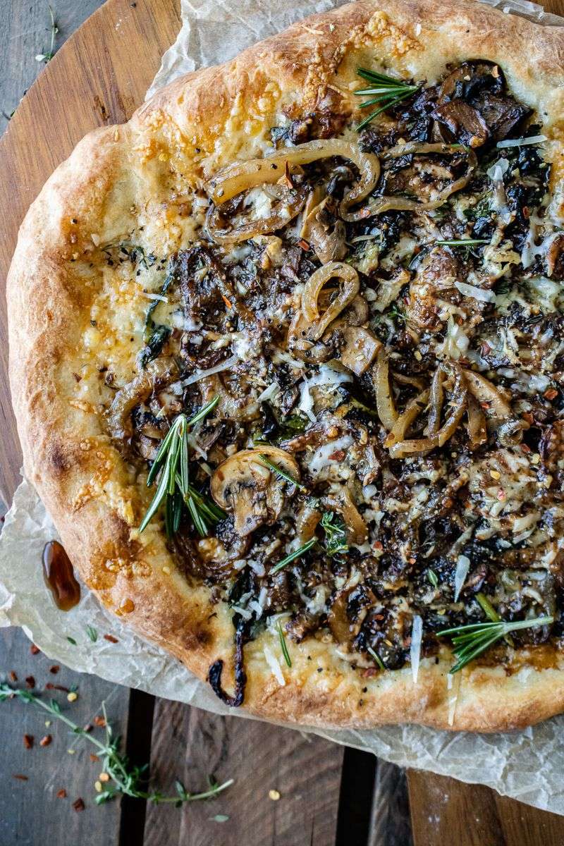 Mushroom And Caramelized Onion White Pizza