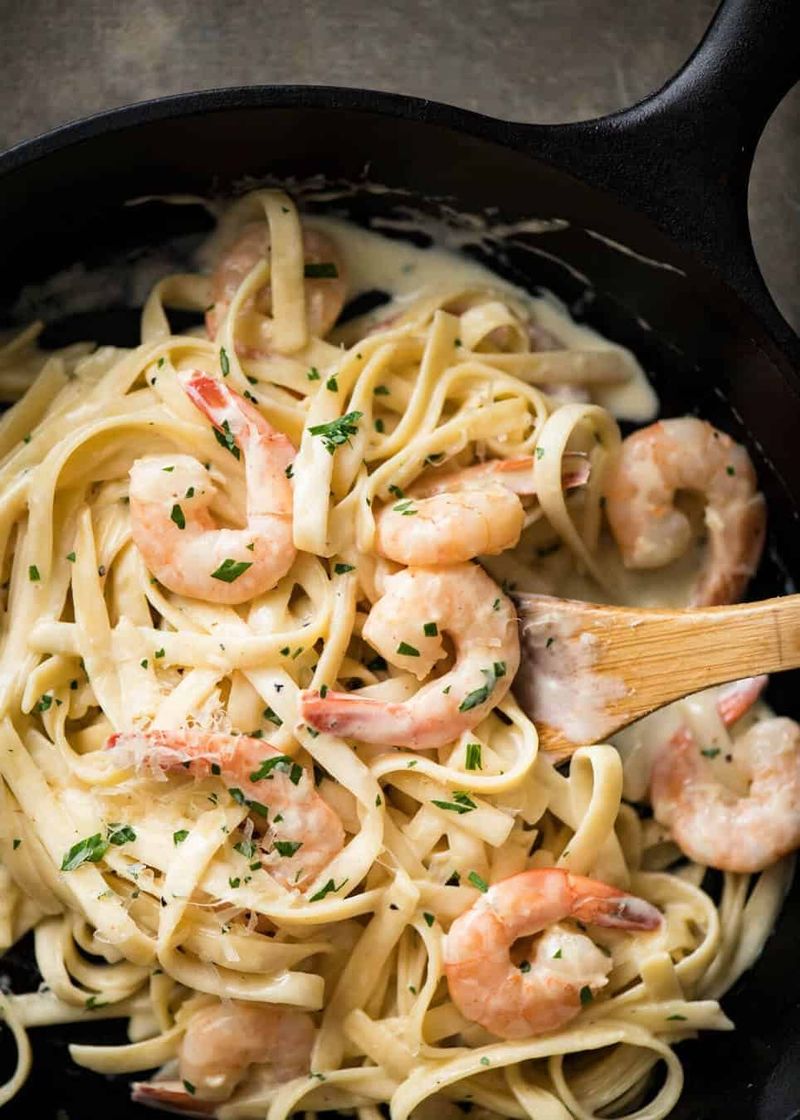 Creamy Garlic Prawn Pasta