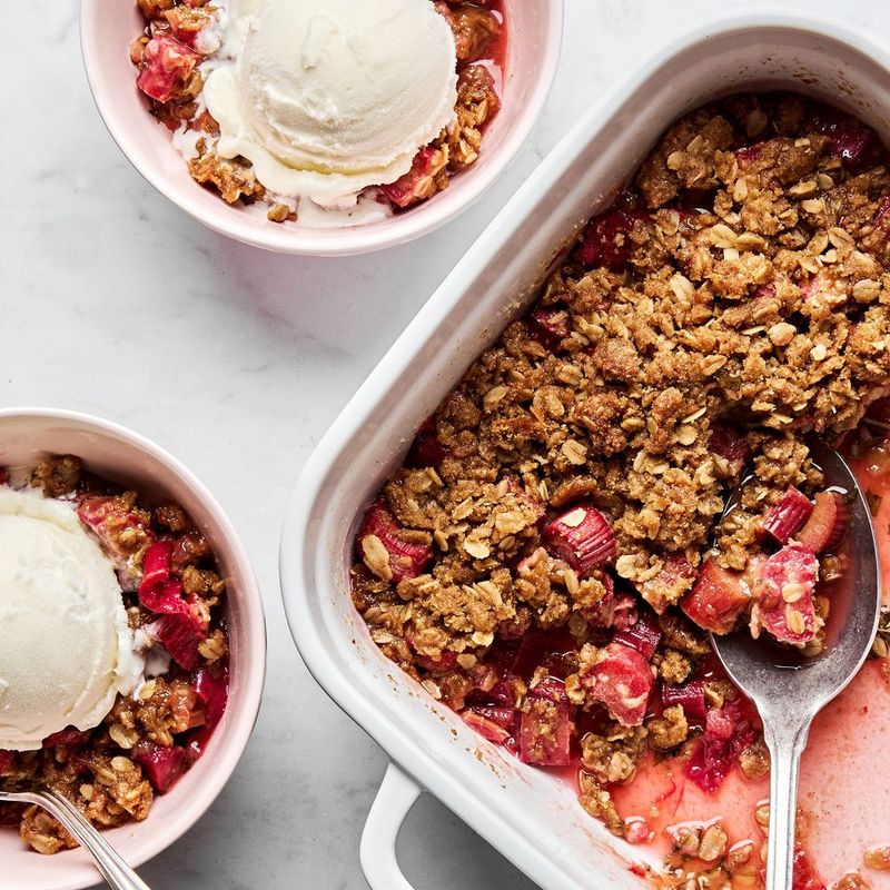 Rhubarb Crisp With Oatmeal Topping