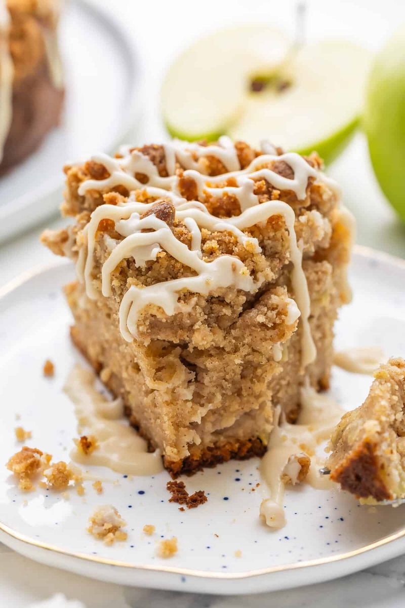 Cinnamon Apple Crumb Cake