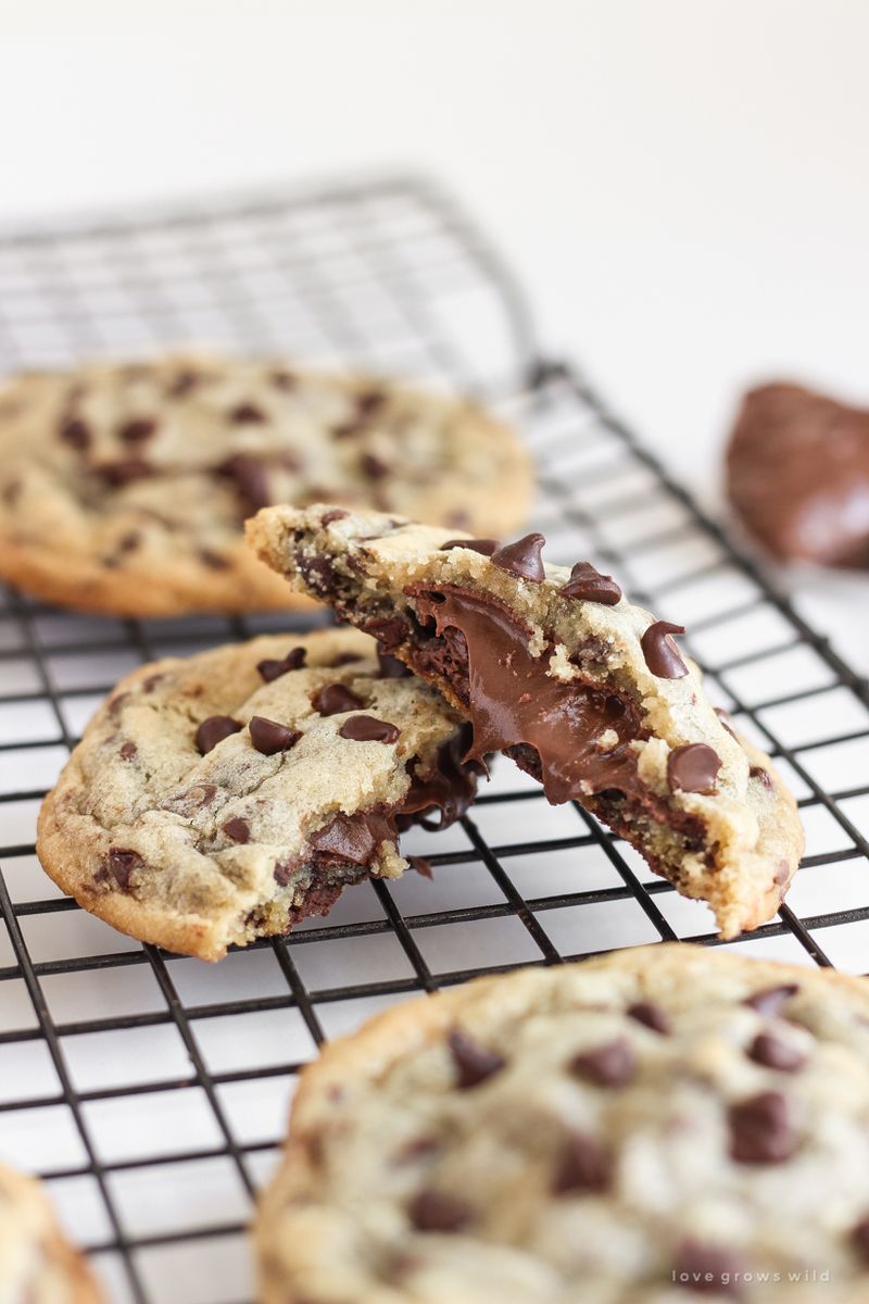 Nutella-Stuffed Chocolate Cookies