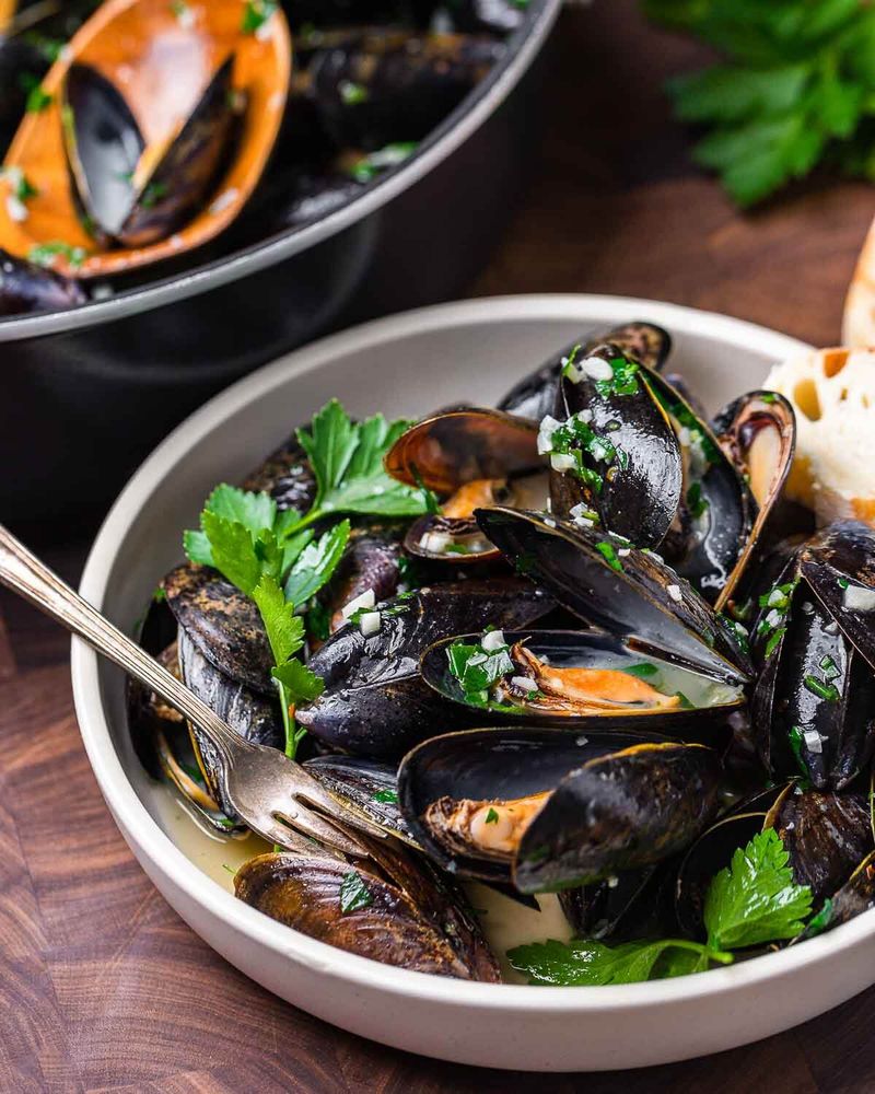 Steamed Mussels In White Wine Sauce