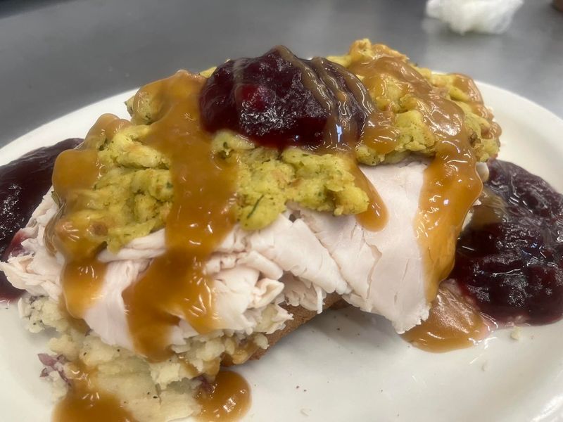 Open-Faced Turkey Sandwiches With Gravy