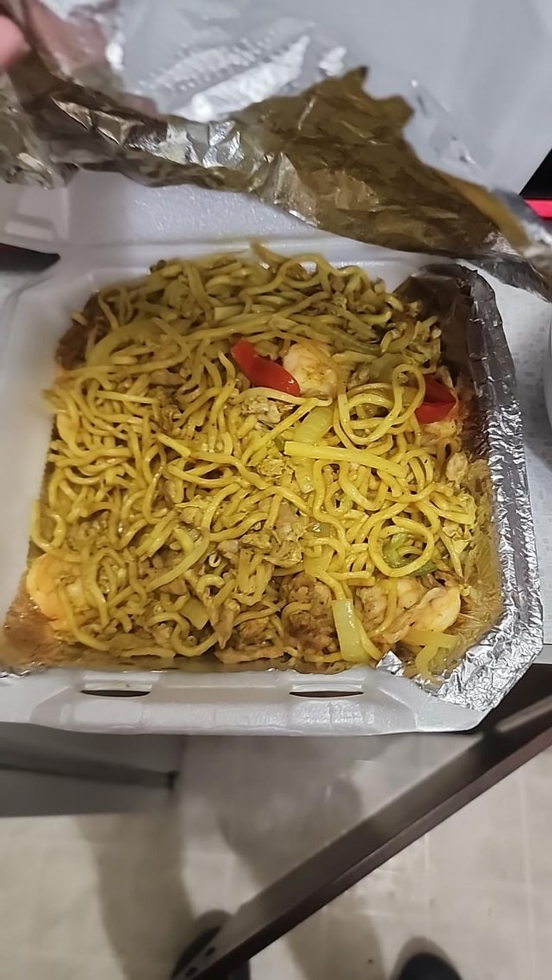 Lo Mein (That Tastes Like Plain Noodles)
