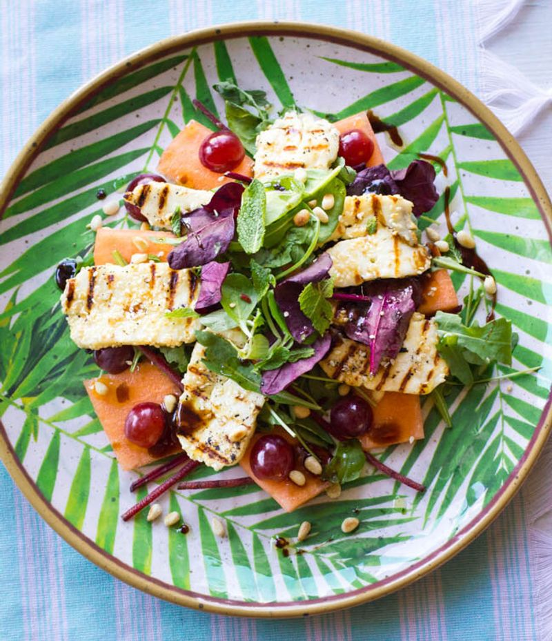 Mixed Greens With Grilled Halloumi And Grapes
