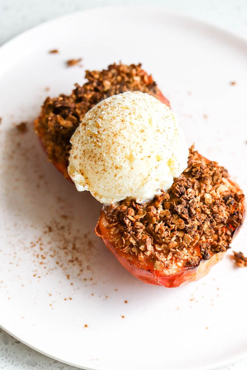 Cinnamon Apple Slices With Oat Crumble