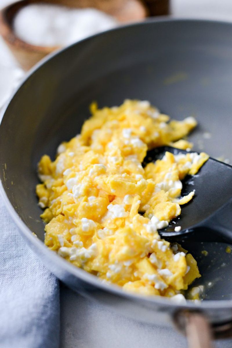 Loading Scrambled Eggs With Processed Cheese
