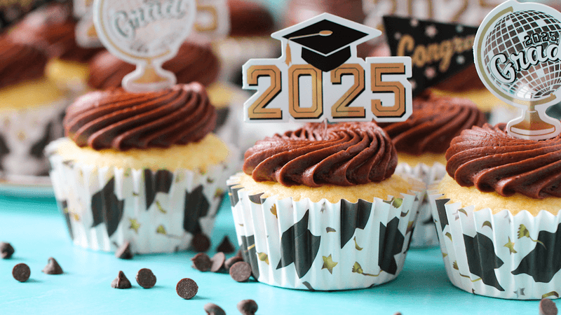 Money-Themed 'Adulting' Cake