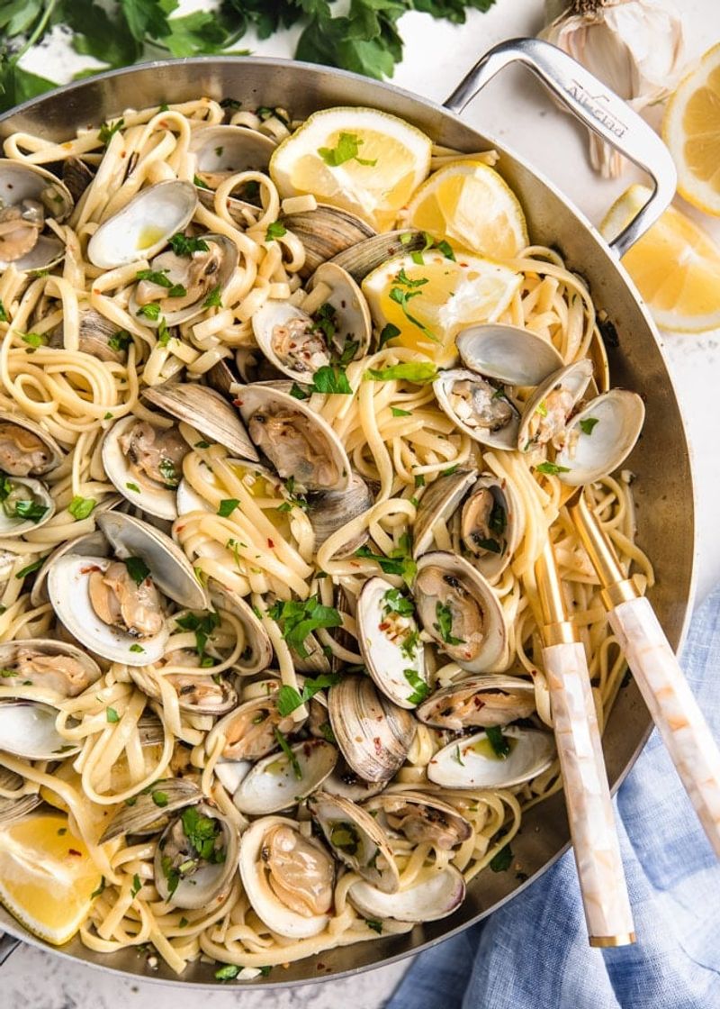 Classic Clam Linguine