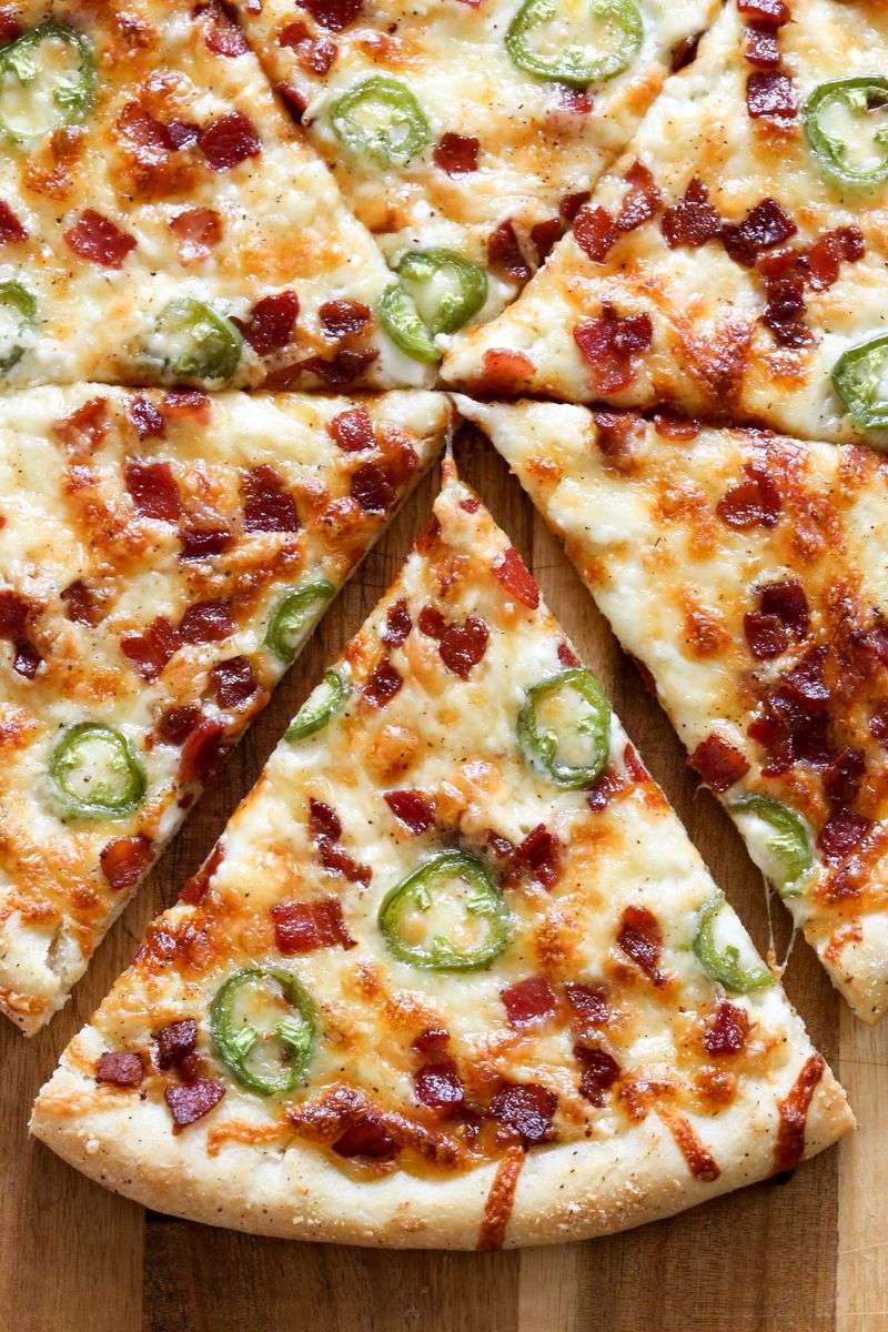 Spicy Jalapeño Popper Pizza