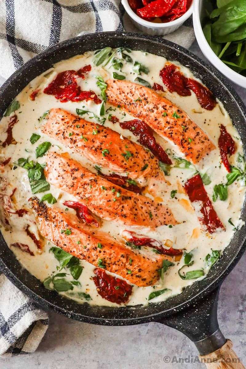 Tuscan Salmon with Sun-Dried Tomatoes