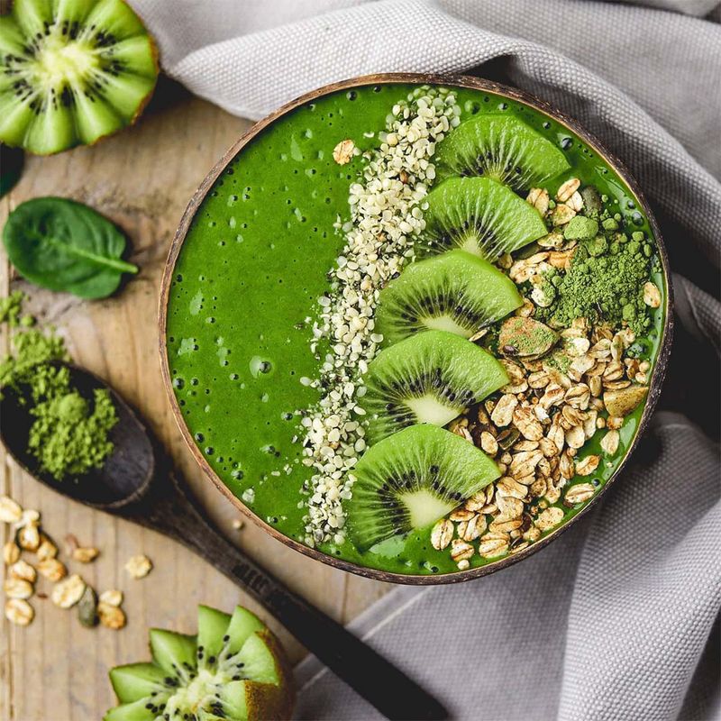 Spinach And Kiwi Smoothie Bowl