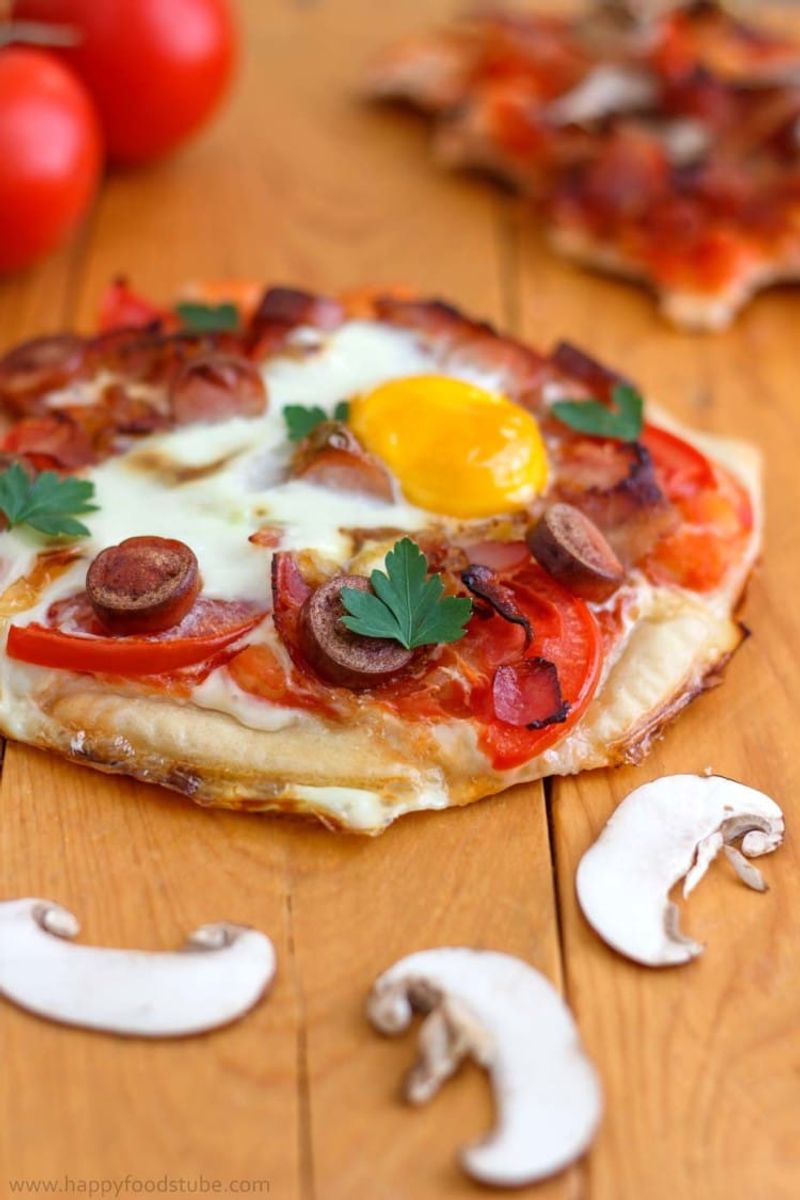 Eggs Benedict Pizza