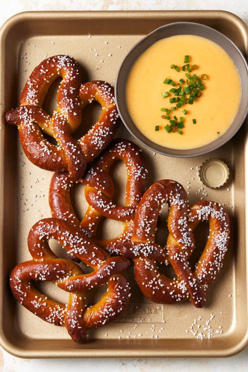 Soft Pretzels With Cheese Dip