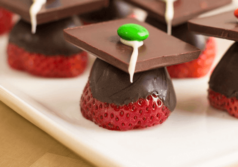 Graduation Cap Chocolate-Dipped Strawberries