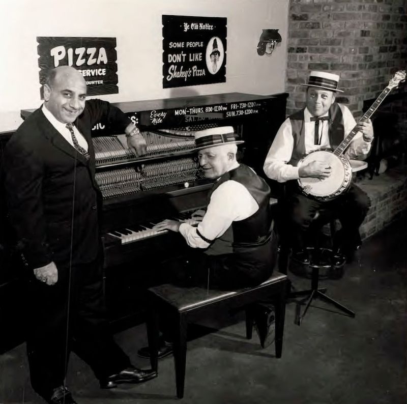 Shakey's Pizza Parlor's Ragtime Fun