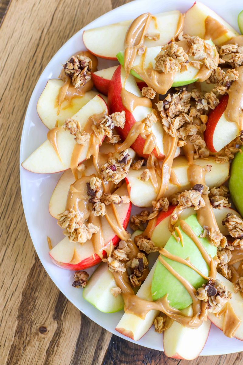 Apple Slices With Peanut Butter And Granola