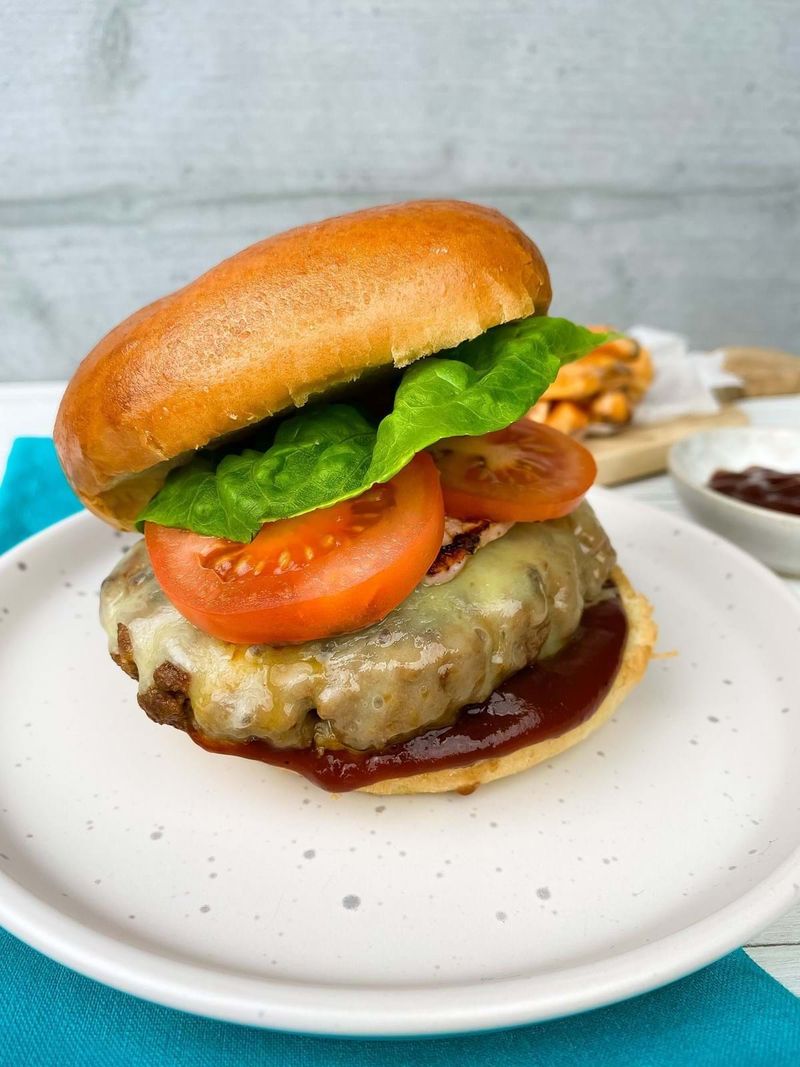 Cheeseburgers (With Lean Meat And Whole Wheat Buns)