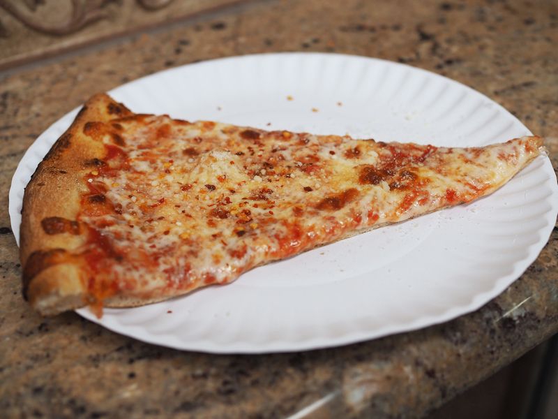 New York: Dollar Pizza