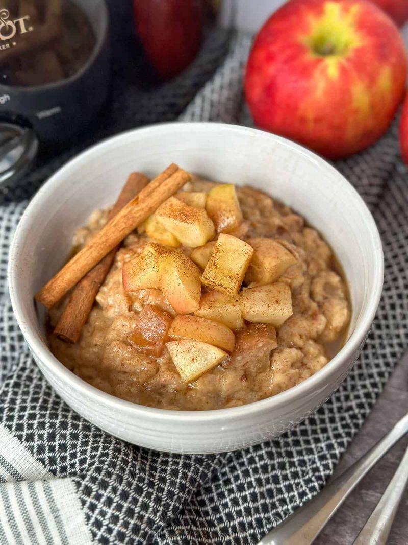 Crockpot Apple Cinnamon Oatmeal