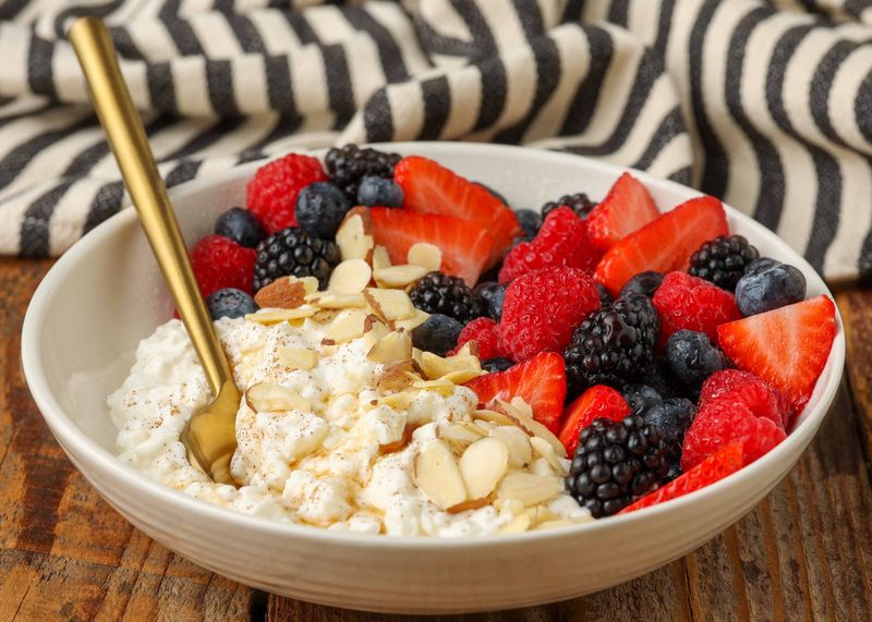 Cottage Cheese Bowl With Fruit And Flax